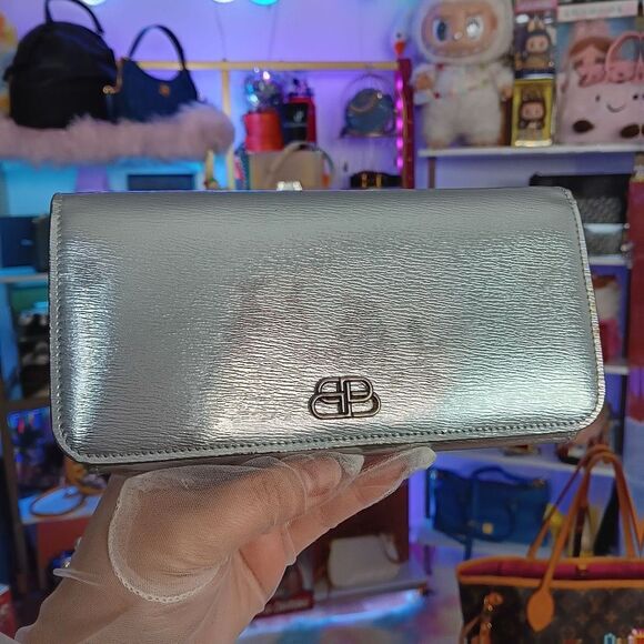 Balenciaga Chrome Silver Leather Large Size Bi-Fold Snap Wallet Men’s Women’s Fu - Picture 2 of 15